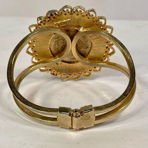 Gold tone Kennedy 1/2 Dollar Coin Bracelet - Picture 3 of 3